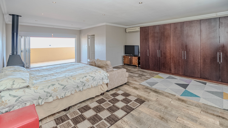 6 Bedroom Property for Sale in Vredekloof Heights Western Cape